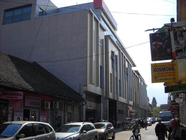 Ребрачин тржни центар иде на добош због дугова